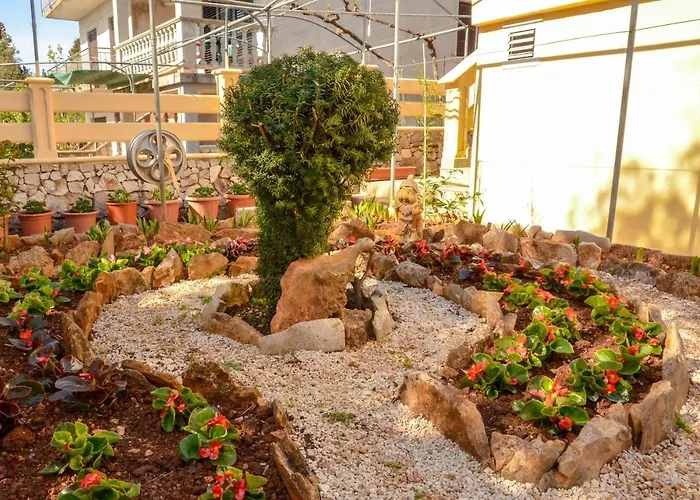 Appartamento By The Sea Guduce, - 13274 *